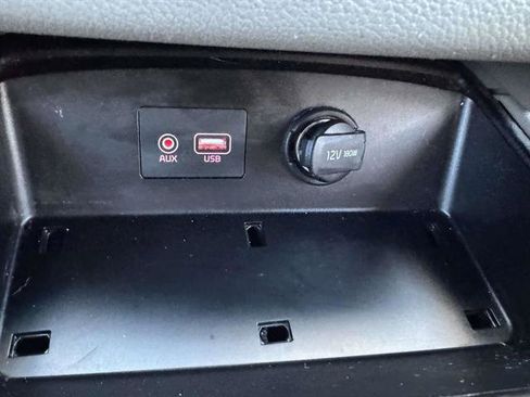 Used 2019 Kia Sedona LX image 41