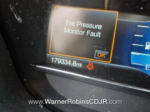 Used 2018 Ford Explorer XLT w/ Equipment Group 202A FWD image 27