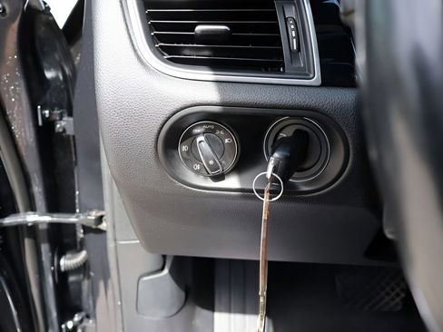 Used 2018 Porsche Macan S image 32