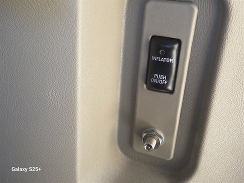 Used 2004 HUMMER H2 w/ Preferred Equipment Group AWD/4WD image 15