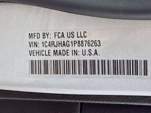 Used 2023 Jeep Grand Cherokee Laredo w/ Luxury Tech Group I AWD/4WD image 38