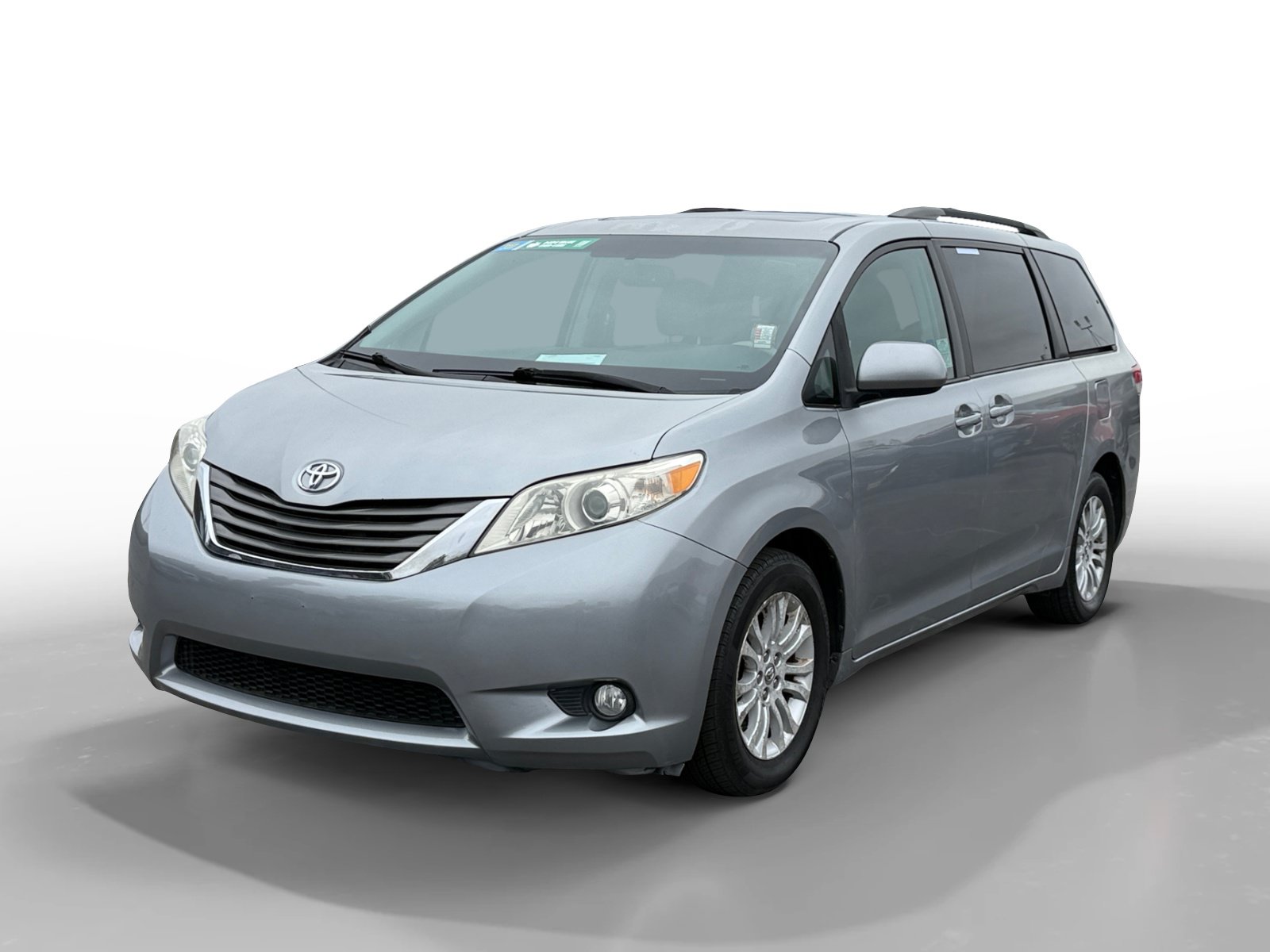 Used 2012 Toyota Sienna XLE FWD image 1