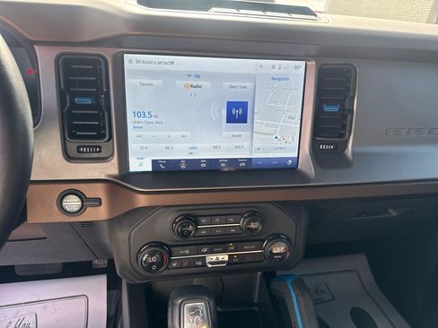 Used 2023 Ford Bronco Outer Banks AWD/4WD image 16
