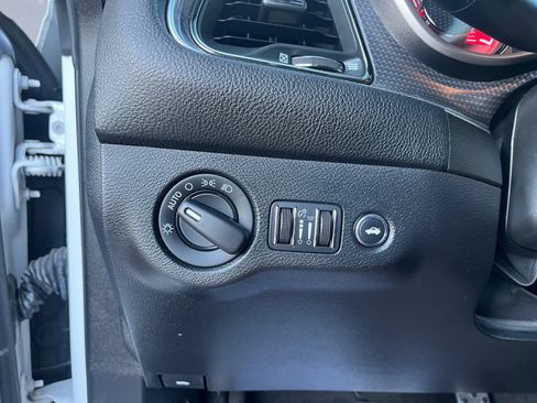 Used 2015 Dodge Challenger SRT Hellcat image 12