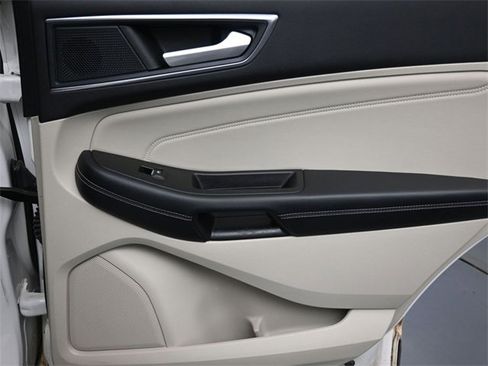 Used 2021 Ford Edge Titanium image 28