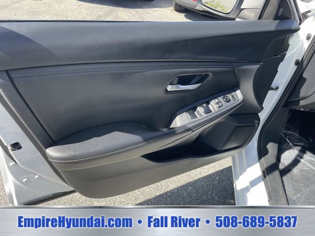 Used 2024 Nissan Sentra SV FWD image 17
