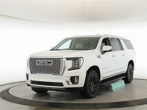 Used 2022 GMC Yukon XL Denali image 10