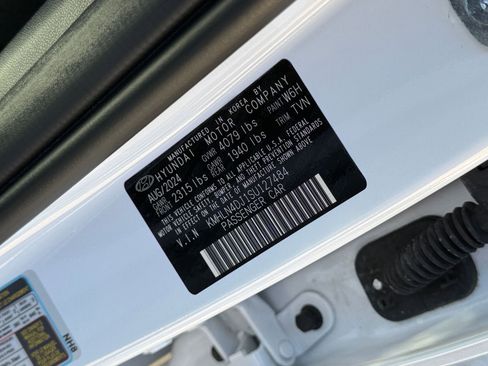 Used 2025 Hyundai Elantra Limited image 30