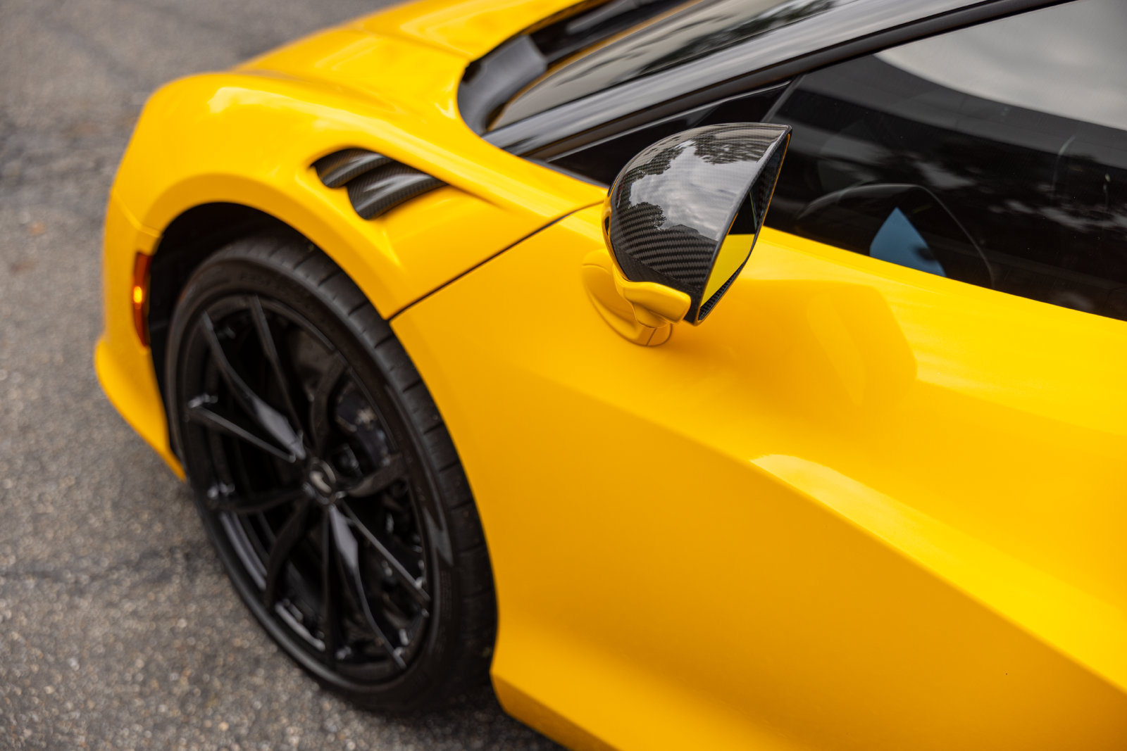 Used 2023 McLaren Artura RWD image 23