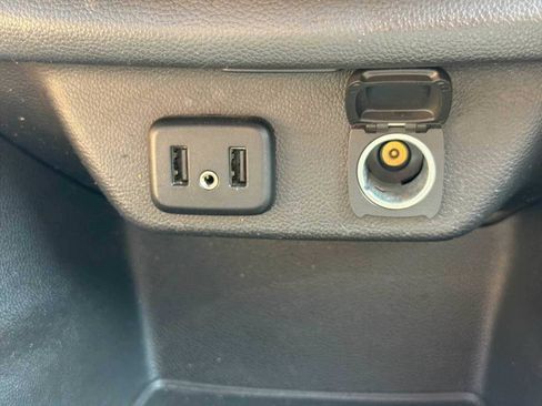Used 2019 Chevrolet Traverse LT FWD image 24