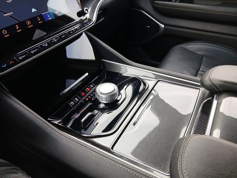 Used 2024 Jeep Wagoneer L 4WD image 45