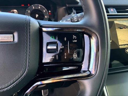 Used 2025 Land Rover Range Rover Velar Dynamic SE image 23