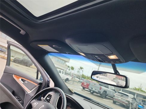 Used 2018 Lincoln MKX Reserve image 27