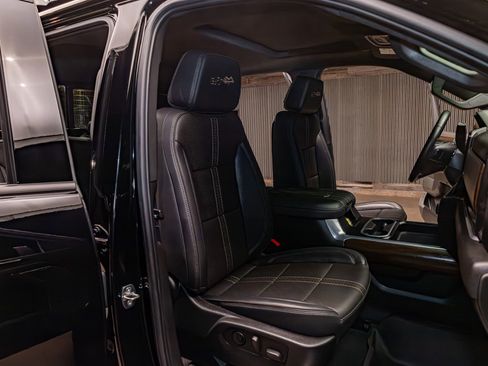 Used 2024 Chevrolet Silverado 2500 High Country w/ Midnight Edition image 31