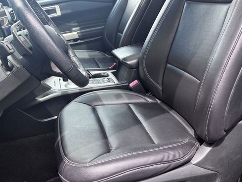 Used 2020 Ford Explorer XLT w/ Equipment Group 202A image 3