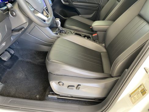Used 2023 Volkswagen Tiguan SE FWD image 22