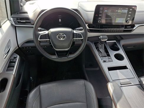 Used 2023 Toyota Sienna XSE w/ XSE Plus Package image 12