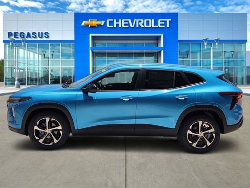 New 2026 Chevrolet Trax RS w/ Sunroof Package FWD image 3