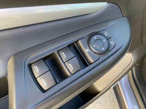 Used 2022 Chevrolet Bolt EUV Premier w/ Launch Edition image 17