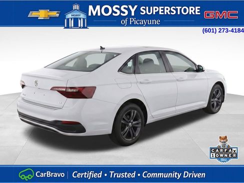 Used 2023 Volkswagen Jetta SE w/ Panoramic Sunroof Package FWD image 4