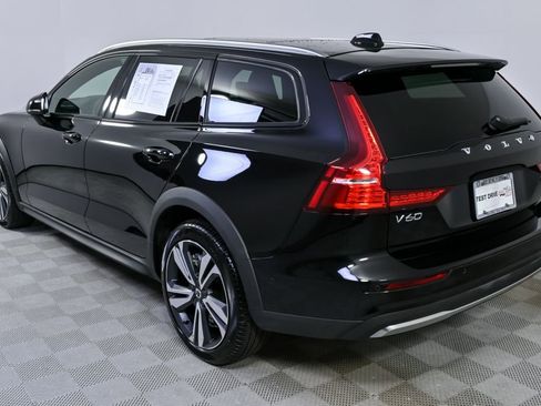 Certified 2025 Volvo V60 B5 Cross Country Plus image 4