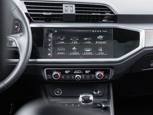 Certified 2025 Audi Q3 2.0T Premium w/ Convenience Package image 12