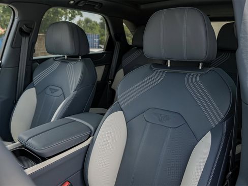 New 2025 Bentley Bentayga image 21