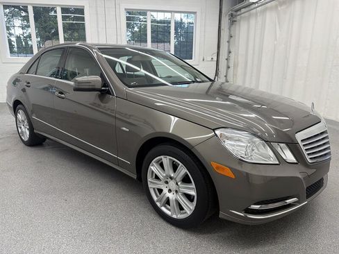 Used 2012 Mercedes-Benz E 350 4MATIC Sedan image 3