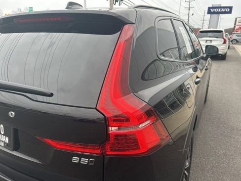 Used 2025 Volvo XC60 B5 Plus image 9