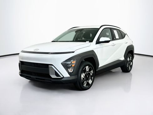 Used 2025 Hyundai Kona SEL AWD/4WD image 3