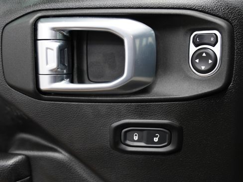 Used 2024 Jeep Wrangler Unlimited AWD/4WD image 17