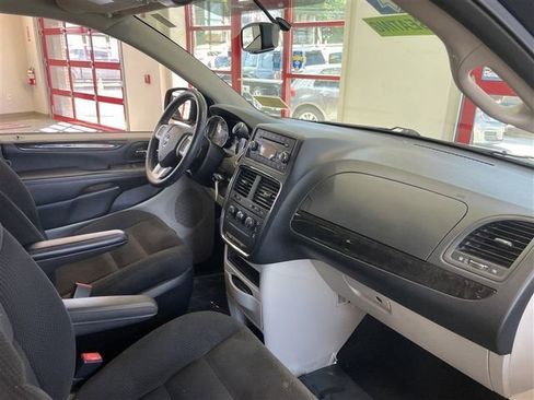 Used 2015 Dodge Grand Caravan American Value Package w/ UConnect Hands-Free Group FWD image 21
