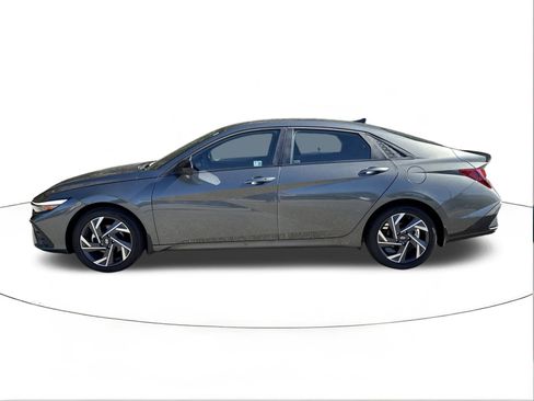 Certified 2025 Hyundai Elantra Sport image 6