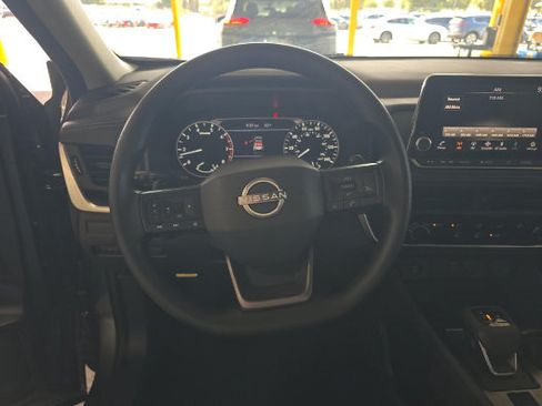 Used 2025 Nissan Rogue S FWD image 10
