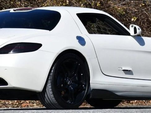 Used 2011 Mercedes-Benz SLS AMG Coupe image 2