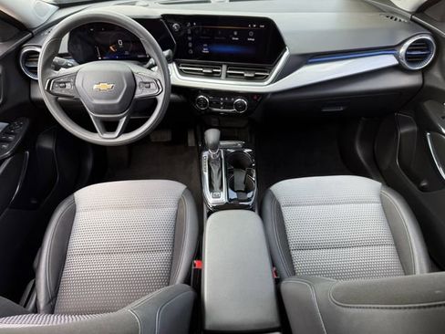 Used 2025 Chevrolet Trax LT image 13