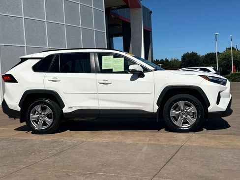 Used 2025 Toyota RAV4 XLE AWD/4WD image 3