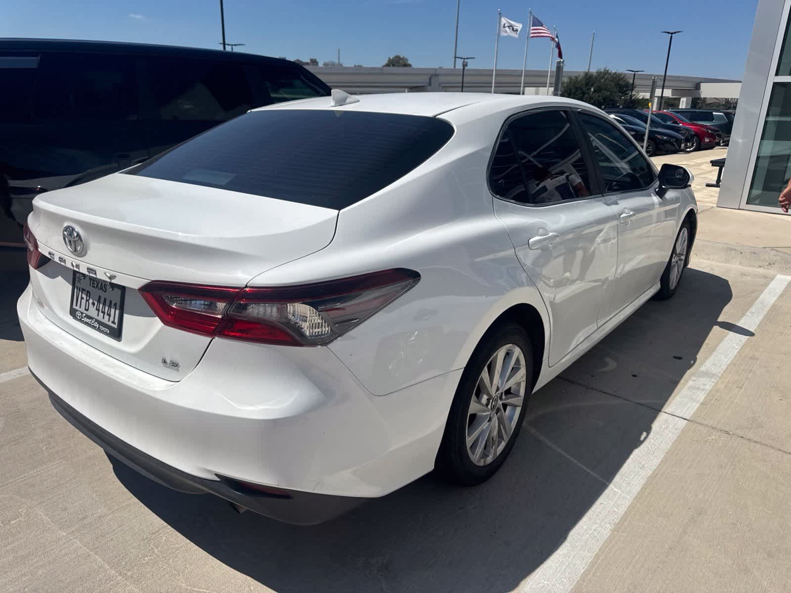 Used 2021 Toyota Camry LE FWD image 9