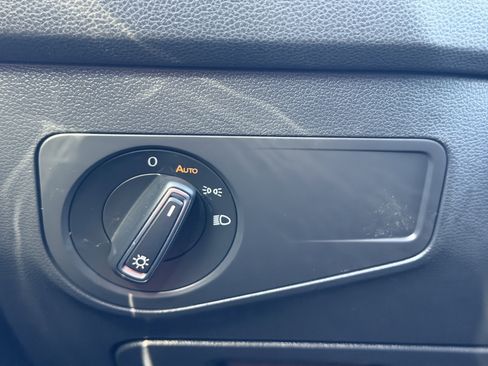 Used 2024 Volkswagen Tiguan SE image 27