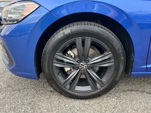 Used 2024 Volkswagen Jetta SE w/ Panoramic Sunroof Package image 8