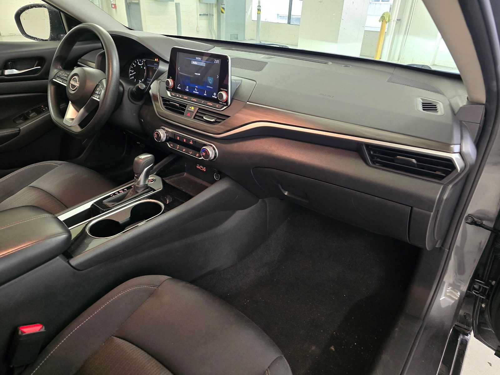 Used 2024 Nissan Altima 2.5 SV FWD image 9