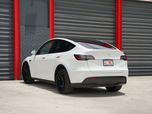 Used 2023 Tesla Model Y AWD image 9