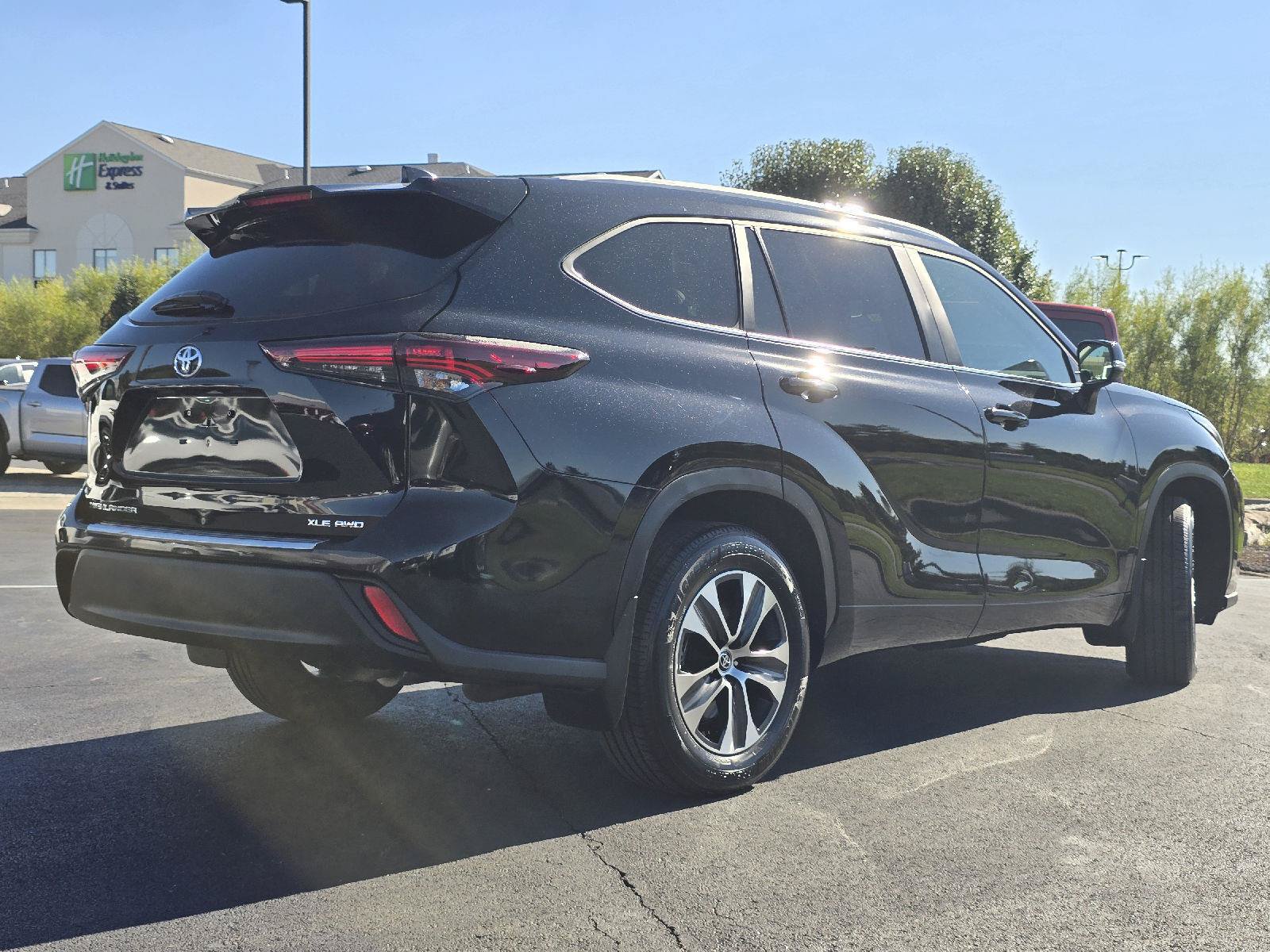 Used 2025 Toyota Highlander XLE AWD/4WD image 7