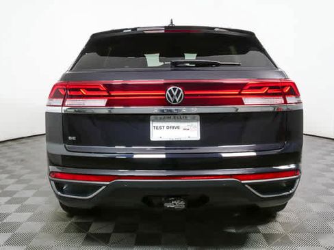 Certified 2025 Volkswagen Atlas Cross Sport SE FWD image 26