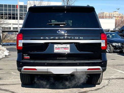 Used 2023 Ford Expedition XLT image 4