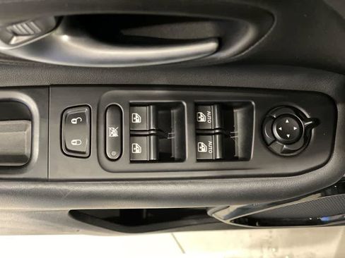 Used 2018 Jeep Renegade Altitude w/ UConnect 8.4 Nav Group image 15