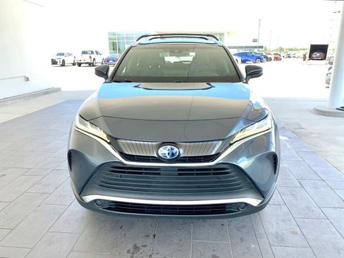 Used 2022 Toyota Venza XLE image 2