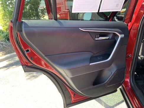 Used 2025 Toyota RAV4 XLE FWD image 15