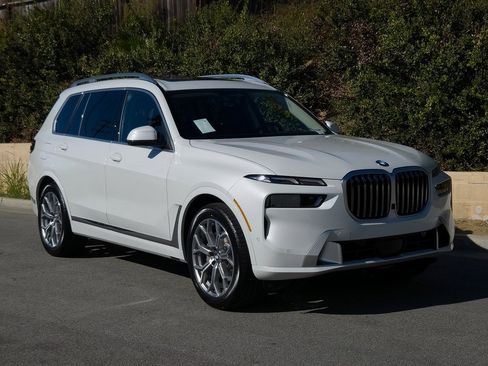 New 2026 BMW X7 xDrive40i w/ Premium Package image 2