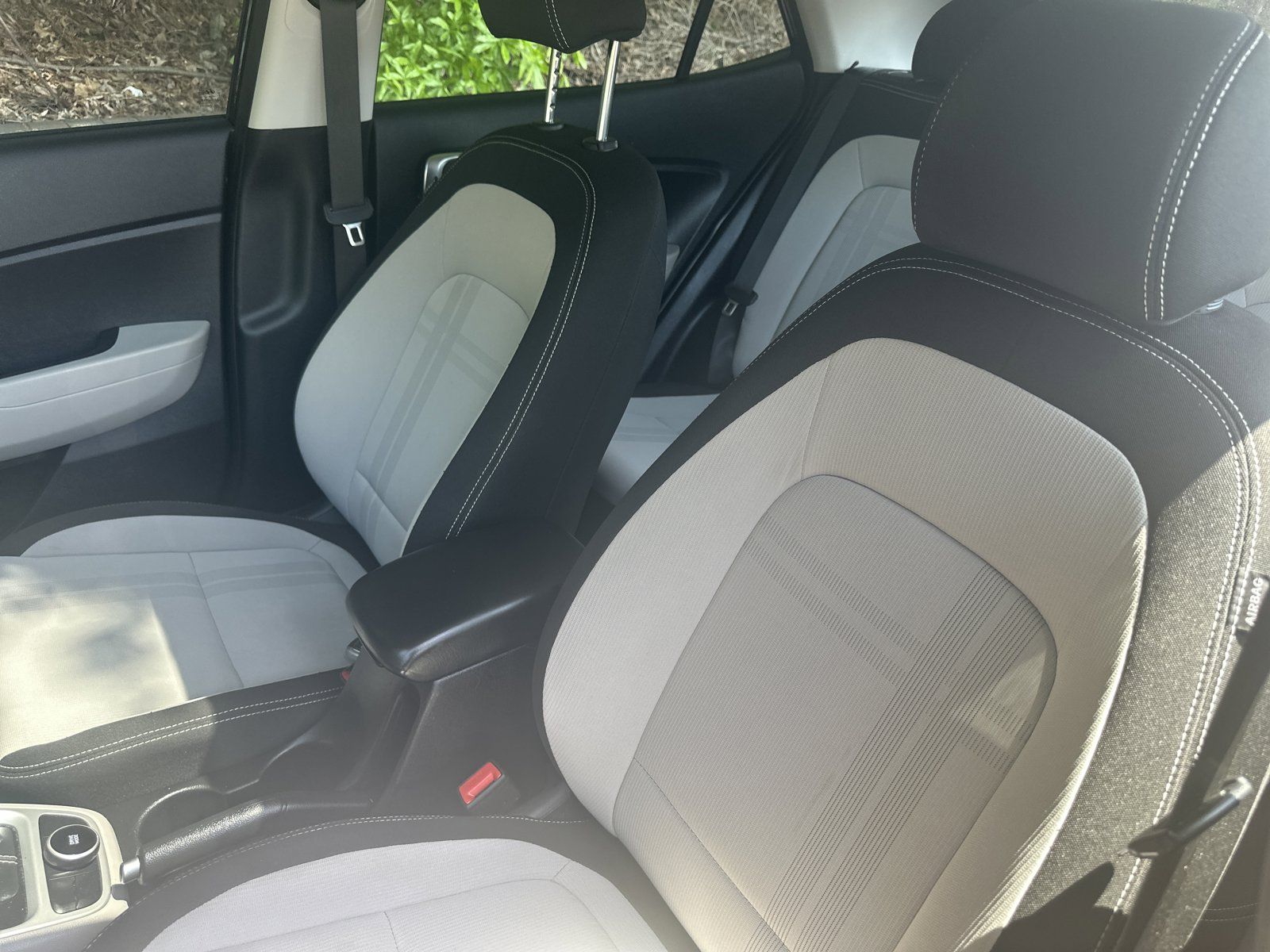 Used 2025 Hyundai Venue SEL FWD image 19
